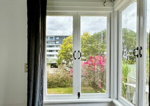 Interior - Affordable Chermside Home near Hospital & Westfield (Chermside)