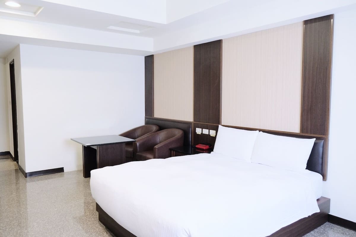 Desk, blackout drapes, free WiFi, bed sheets