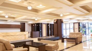 Coin salon dans le hall