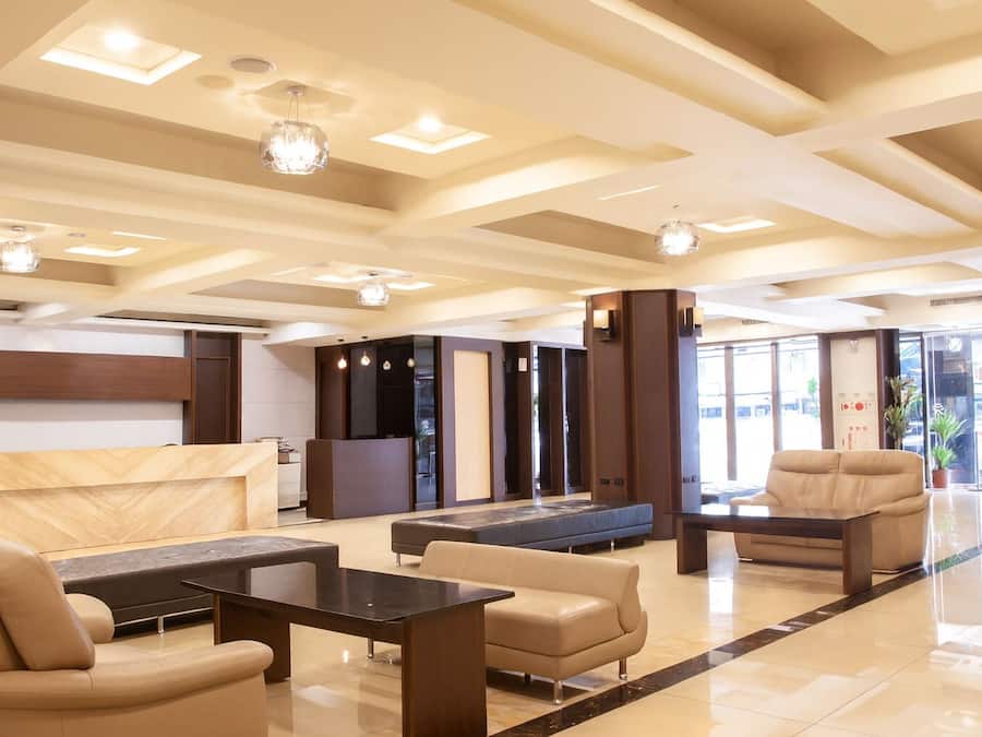 Coin salon dans le hall