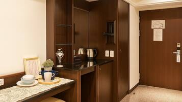 Edredones de plumas, escritorio, cortinas opacas y wifi gratis