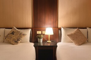Superior Twin Room | Down comforters, desk, blackout drapes, free WiFi - Via Garden Hotel (Taichung)