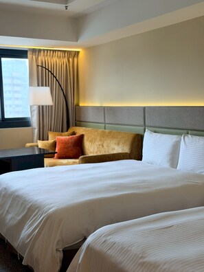 Cubrecamas, cortinas blackout, wifi gratis y ropa de cama 