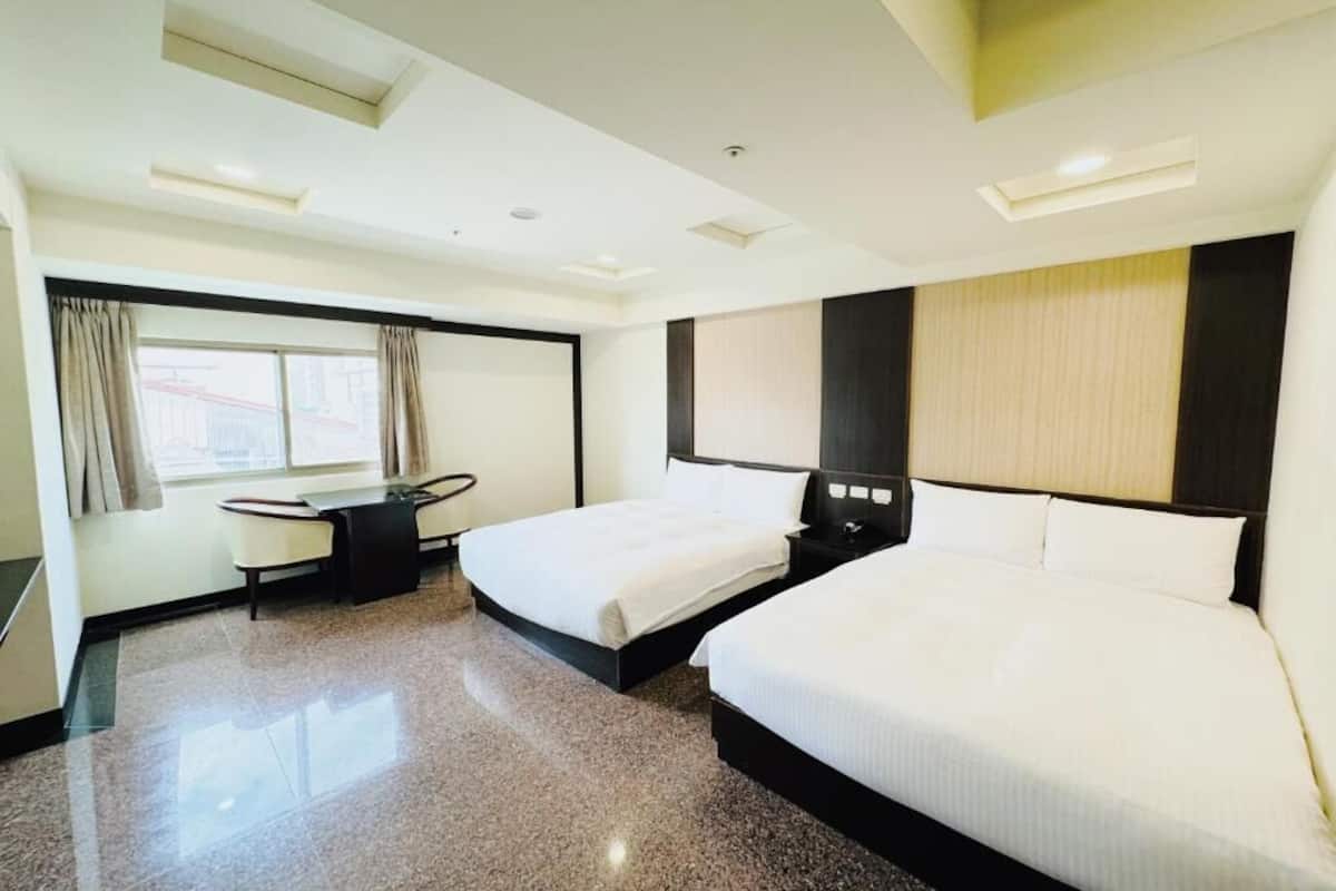 Deluxe Twin Room | Desk, blackout drapes, free WiFi, bed sheets