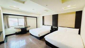 Deluxe Twin Room | Desk, blackout curtains, free WiFi, bed sheets