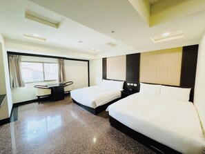 Deluxe Twin Room | Desk, blackout drapes, free WiFi, bed sheets