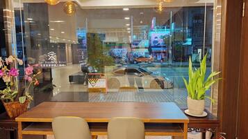 Coin salon dans le hall