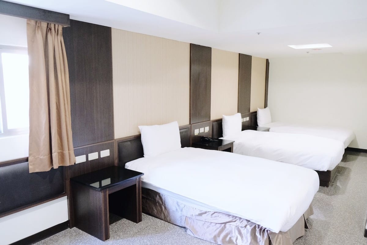 Standard Triple Room | Desk, blackout drapes, free WiFi, bed sheets