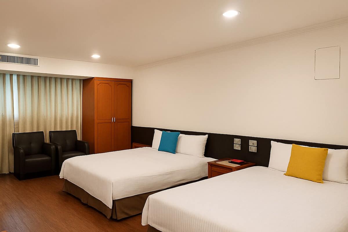 Quadrupla Standard | Copriletto in piuma, una scrivania, tende oscuranti, Wi-Fi gratuito