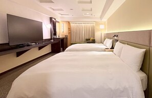 Quarto duplo luxo | Edredons de pluma, cortinas blackout, Wi-Fi de cortesia, roupa de cama