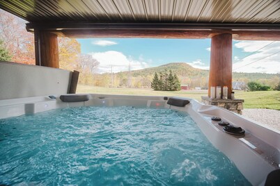 Beautiful Custom Log Home - 1 Mile to Sunday River, Walk to Matterhorn