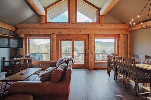 Beautiful Custom Log Home - 1 Mile to Sunday River, Walk to Matterhorn