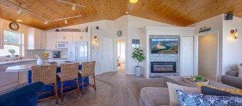 Ocean Oasis, Beach Access, Oceanfront, WiFi, Sleeps 9