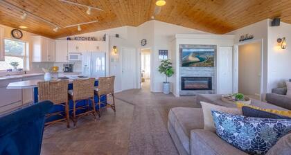 Ocean Oasis, Beach Access, Oceanfront, WiFi, Sleeps 9