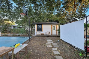 Terrace/patio - Walkable Oasis and Guest Suite w/ Pickleball Court (Austin)