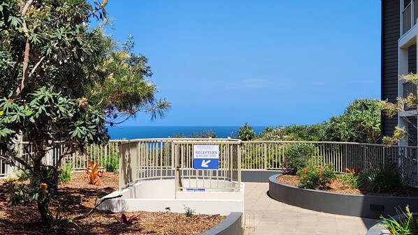 المنطقة المحيطة بالمنشأة