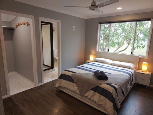 Ridge Top Farm House - 20 mins from Agnes Water/1770 - bush and beach holiday