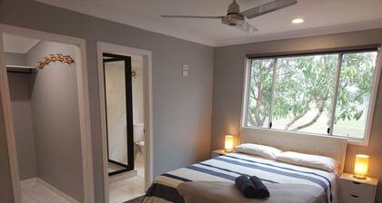 Ridge Top Farm House - 20 mins from Agnes Water/1770 - bush and beach holiday