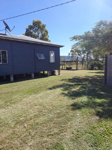 Ridge Top Farm House - 20 mins from Agnes Water/1770 - bush and beach holiday