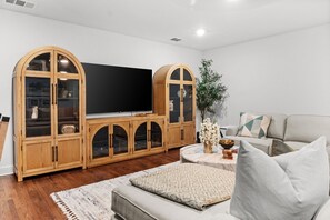 Smart TV, fireplace, books