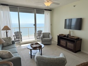 Smart-TV, DVD-spiller, fotballspill og bordtennis