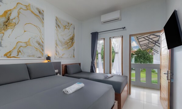 Deluxe Triple Room | Desk, free WiFi, bed sheets - SG Hotel Pangandaran (Pangandaran)