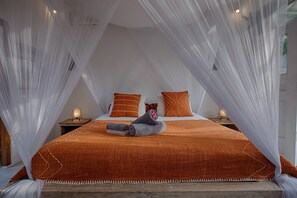 Egyptian cotton sheets, premium bedding, in-room safe, desk - Villa Zen Bingin (Pecatu)