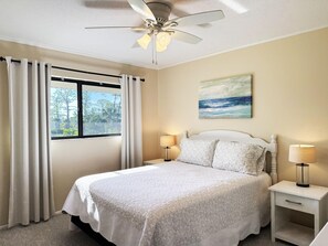 2 bedrooms, WiFi, bed sheets - Forest Park – Pool, Tennis & Coastal Charm (Englewood)