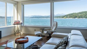 TV, fireplace, stereo - Hood Canal Resort in Union, WA (Union)