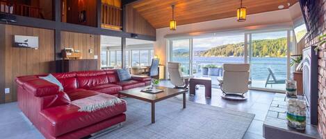 تلفزيون، مدفأة، ستيريو