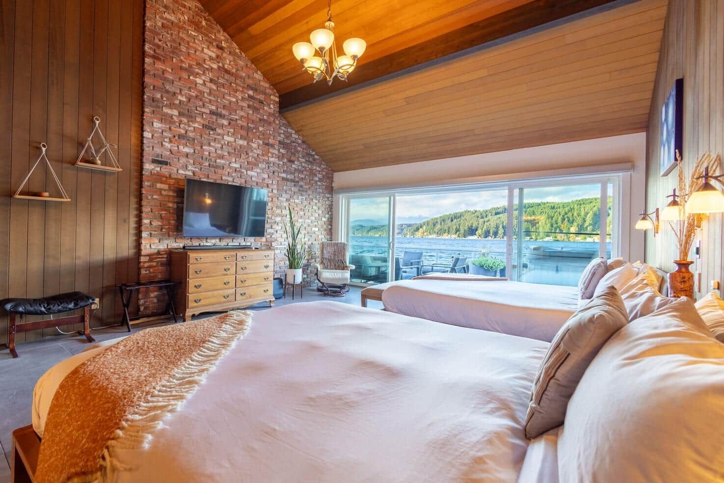 3 habitaciones, tabla de planchar con plancha, wifi y ropa de cama 