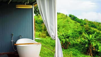 Glamping Double Room | Bathroom | Separate tub and shower, free toiletries, hair dryer, bathrobes