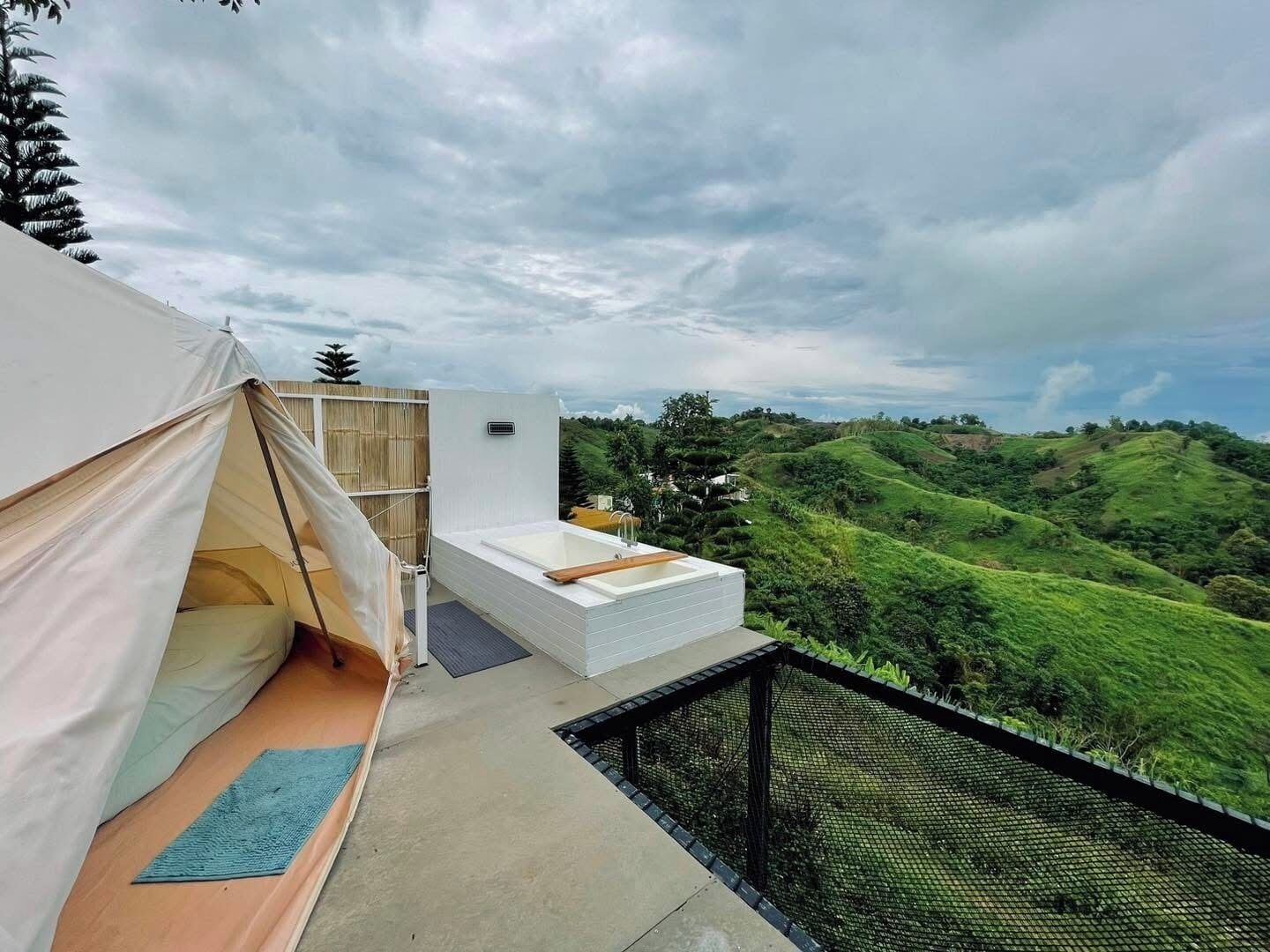 Tente Supérieure | Wi-Fi gratuit, draps fournis