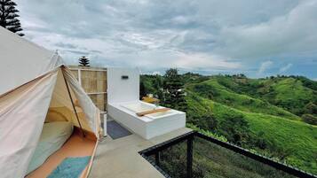 Superior Tent | Free WiFi, bed sheets