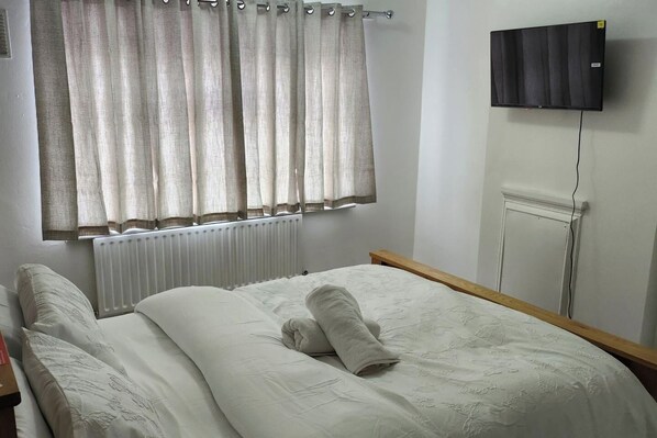 2 bedrooms, WiFi, bed sheets