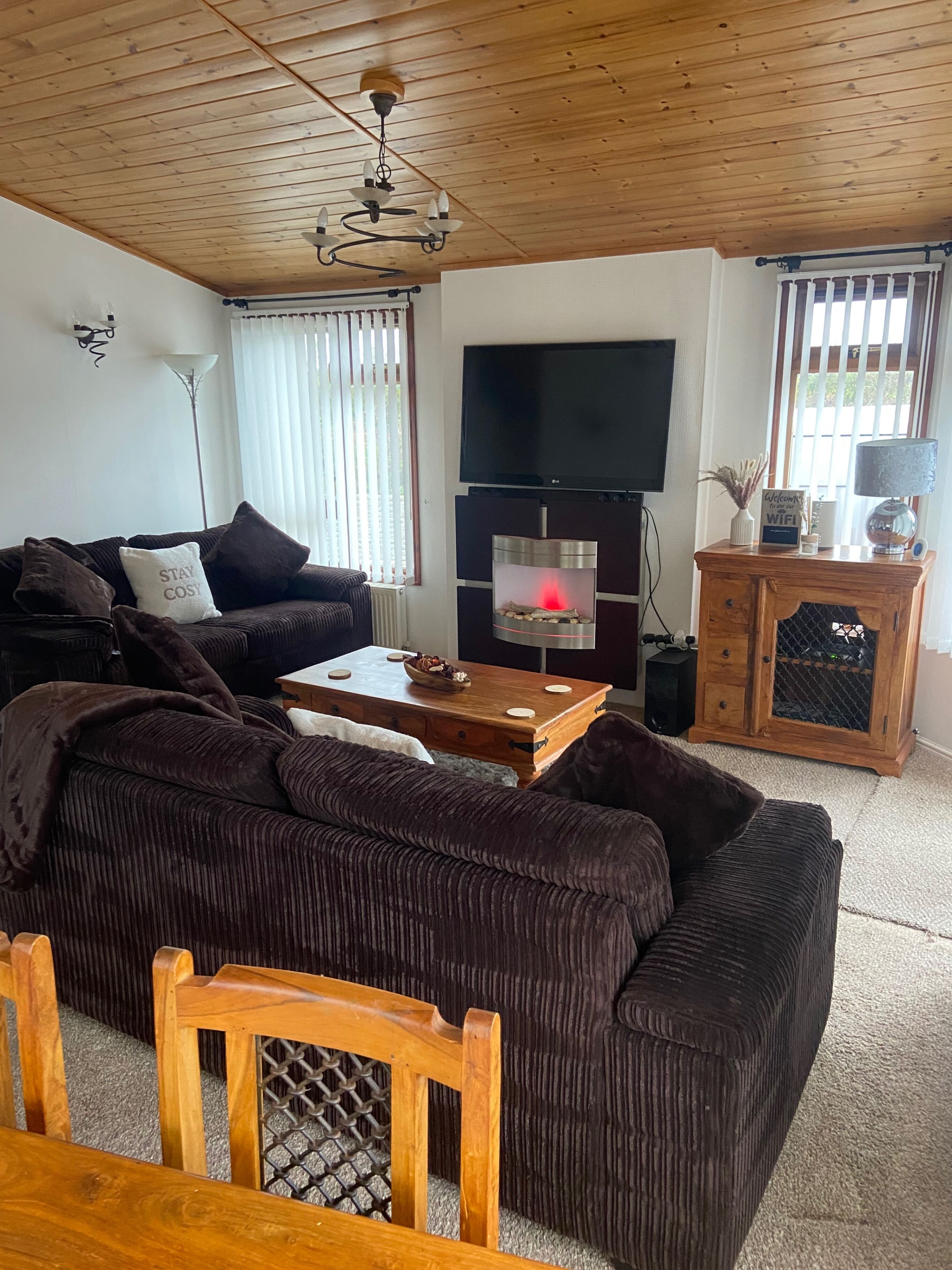 TV, fireplace, stereo