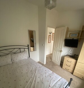 Iron/ironing board, WiFi, bed sheets