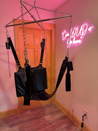 Kinky ADULTS ONLY studio in vibrant Nashville