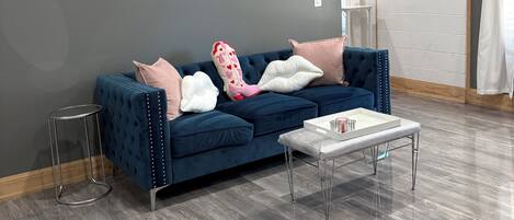 Smart TV, books, stereo