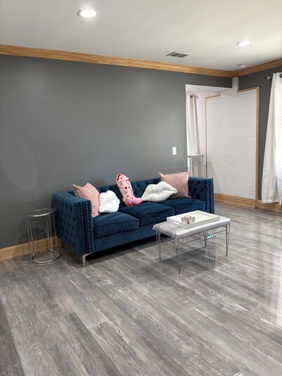 Lovely ADULTS ONLY XXX studio in vibrant Nashville