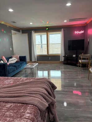 1 bedroom, iron/ironing board, free WiFi, bed sheets