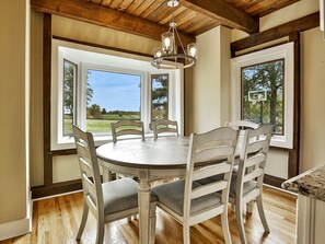Dining - Sleeps 26, Hot Tub, Sauna, Privacy on 5 acres (Simpsonville)