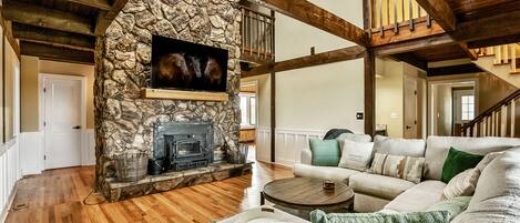 Televisión y chimenea