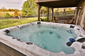 Terrace/patio - Sleeps 26, Hot Tub, Sauna, Privacy on 5 acres (Simpsonville)