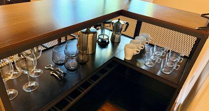 Charming Renovated 2BR Bungalow • Blocks from Downtown & U of I