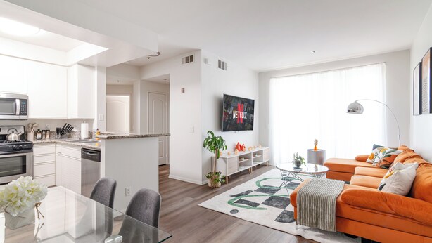 A modern apartment with a kitchen, dining area, and living room. - 2-bedroom apt in Marina del Rey with pool, jacuzzi, gym, free parking! (Marina del Rey)