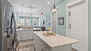 Fridge, microwave, oven, stovetop - Community Pool-Golf Cart Option-Free Beach Bikes (santa rosa beach)