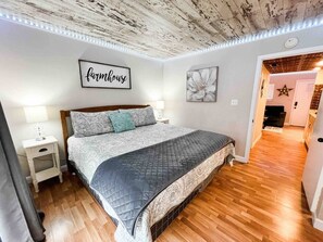 1 soverom, strykejern/-brett, wi-fi (inkludert) og sengetøy