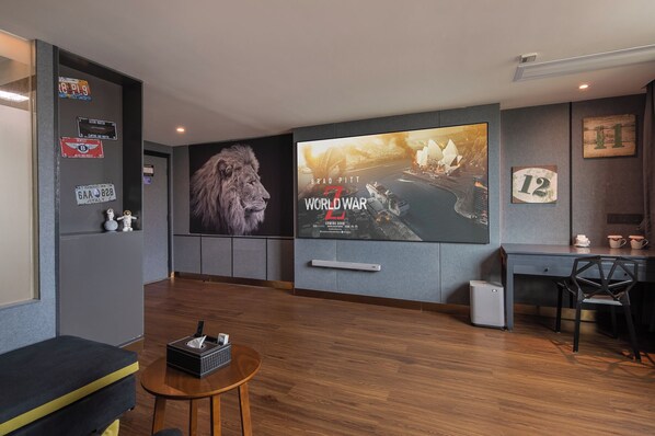 Superior Suite | Desk, free WiFi