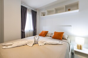 شقة - بشرفة | خزنة داخل الغرفة وستائر تعتيم ومكواة/لوح كي وواي فاي مجانًا